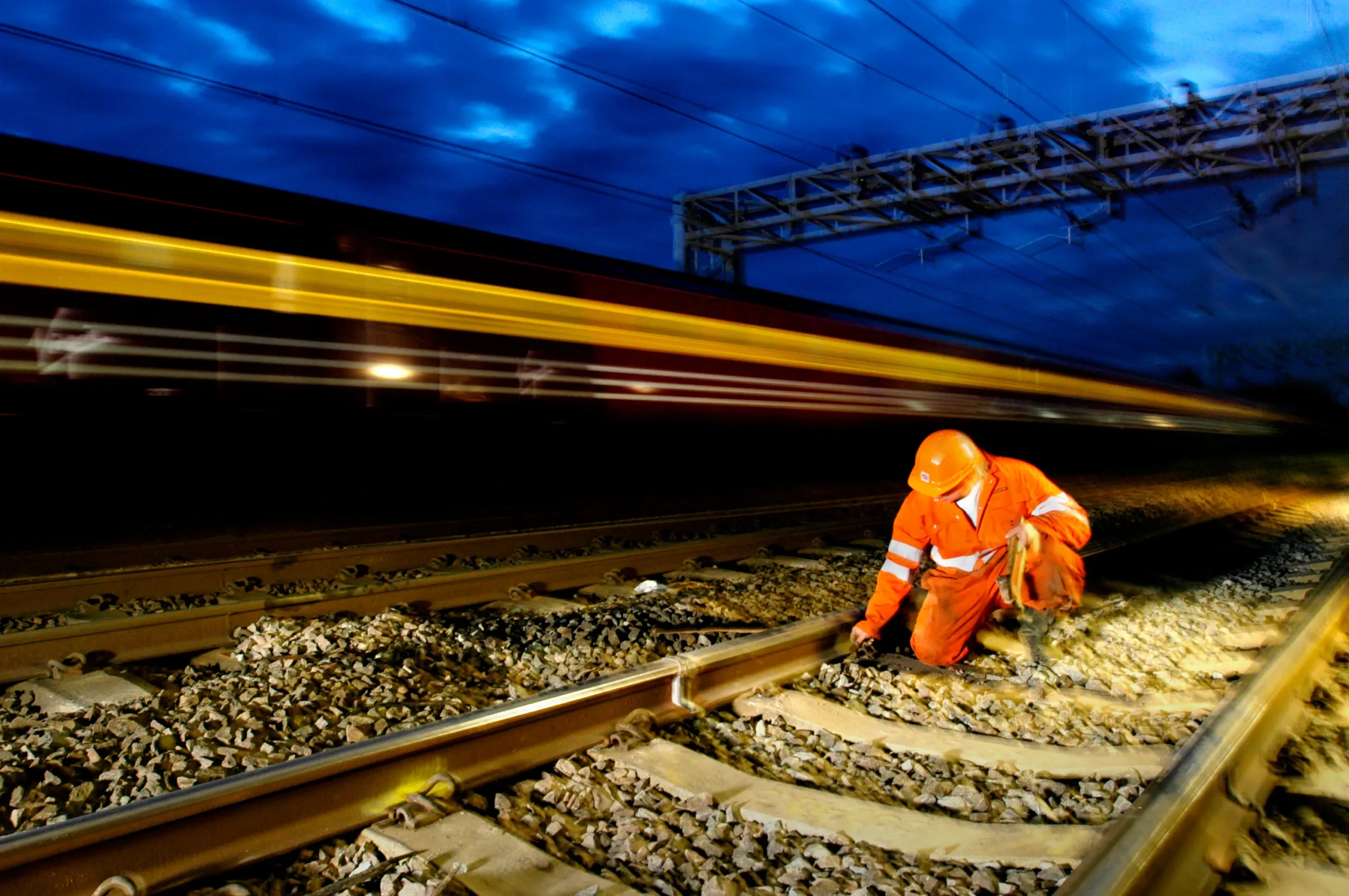 West Coast Main Line, Adjusting ballast around weld.
